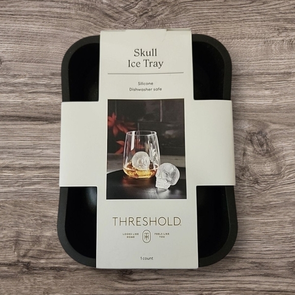 Threshold Halloween Skulls Silicone Ice Cube Tray Molds In Black NEW - Picture 2 of 5